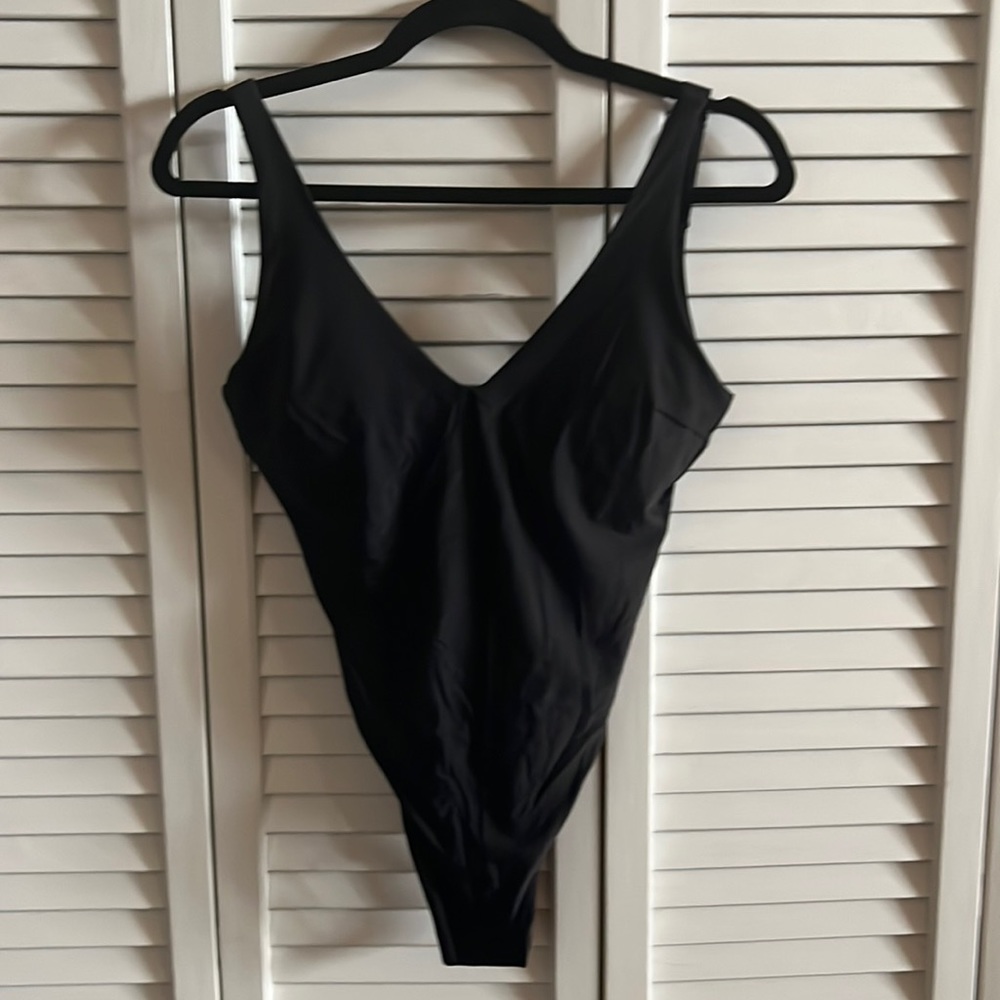 Lululemon Waterside V Neck Skimpy One Piece **Fits B/C Cup** Size 6